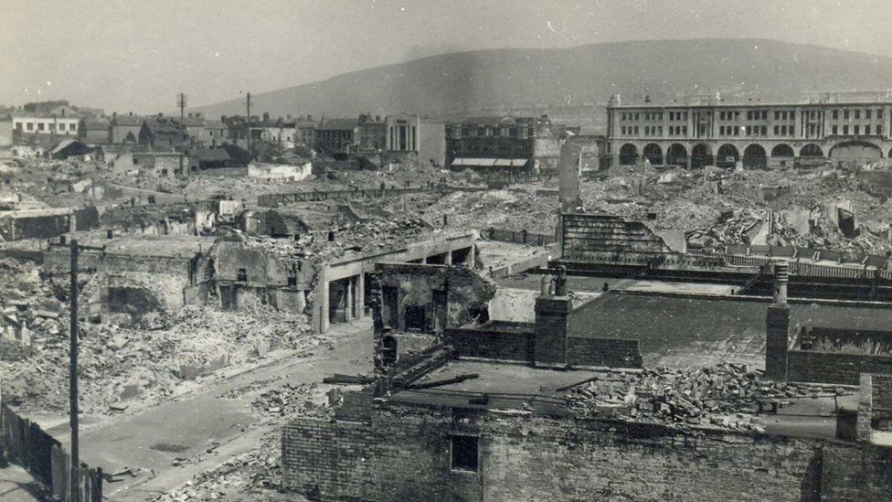 Black and white photo of Swansea showing extensive damage and rubble from the Swansea Blitz during World War II.